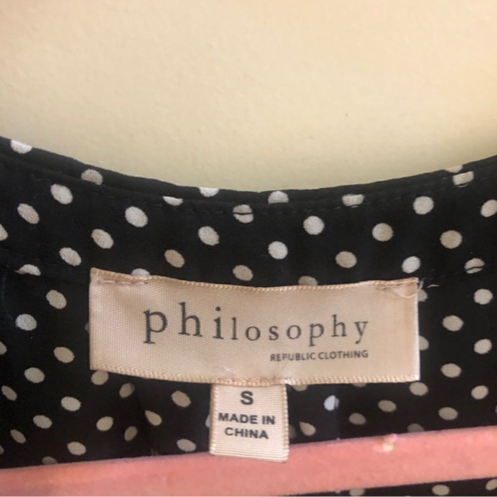 Philosophy Black &‎ White Flowy Polkadot Sleeveless V-neck Top Size Small - Picture 3 of 6